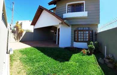 Imagem: A casa possui 4 Dormitórios, 5 Banheiros, 184m² de Área e