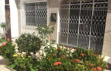 Imagem: A casa possui 3 Dormitórios, 2 Banheiros, 200m² de Área e