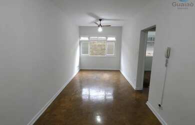 Imagem: O apartamento possui 1 Dormitório, 1 Banheiro, 1 Vaga na garagem