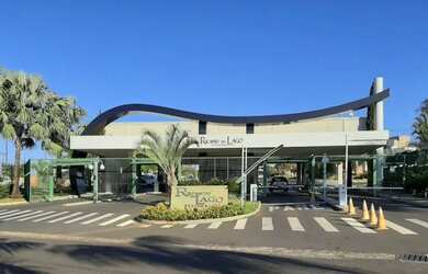 Imagem: O terreno possui 400m² de Área e está localizado em Loteamento