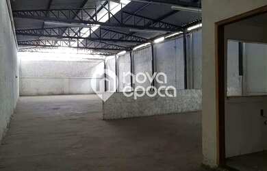 Imagem: O depósito possui 4 Vagas na garagem e 1090m² de Área e está