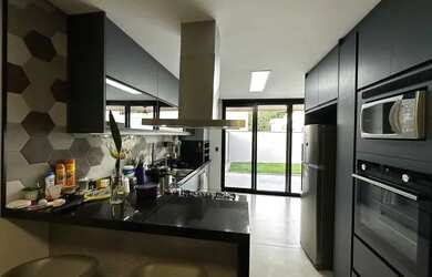 Imagem 8: Casa Alto Padrão, 4 Quartos, Closet, Hidromassagem, Garagem 3 carros,...