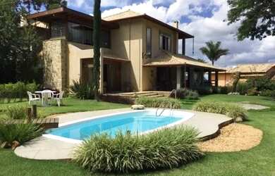 Imagem: A casa em condomínio para alugar possui 4 Dormitórios, 4 Banheiros