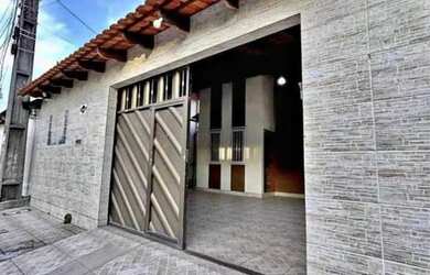 Imagem: A casa possui 4 Dormitórios, 3 Banheiros, 1 Vaga na garagem