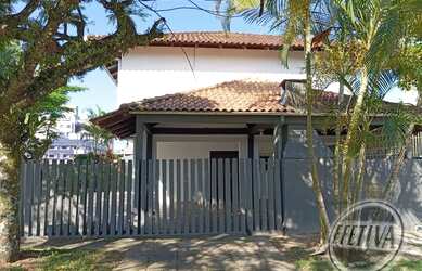 Imagem 2: Oportunidade Única: Casa no Centro de Guaratuba com Suíte e Churrasqueira