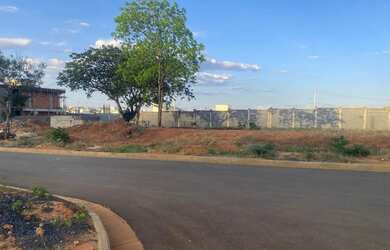 Imagem: O terreno possui 420m² de Área e está localizado em Ibituruna