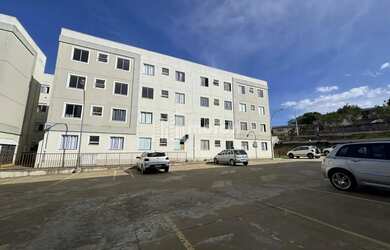 Imagem: O apartamento possui 2 Dormitórios, 1 Banheiro, 1 Vaga na garagem