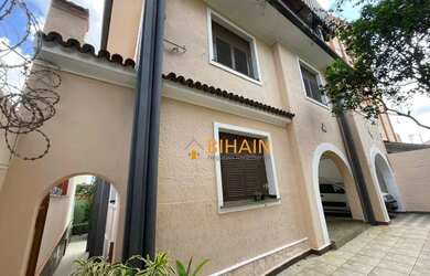 Imagem: A casa em condomínio possui 5 Dormitórios, 4 Banheiros, 3