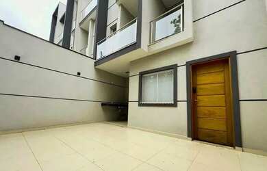 Imagem: A casa possui 3 Dormitórios, 3 Banheiros, 2 Vagas na garagem