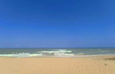 Imagem 1: Village Pé na areia. Acomodam 8 pessoas, 2 Vagas na garageme2 Dormitórios