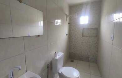 Imagem: A casa possui 2 Dormitórios, 1 Banheiro, 1 Vaga na garagem