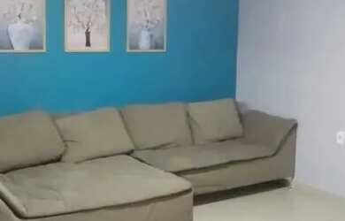 Imagem: A casa em condomínio possui 3 Dormitórios, 1 Banheiro, 2 Vagas