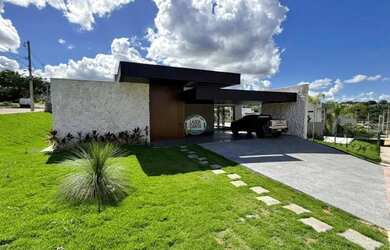 Imagem: A casa em condomínio possui 4 Dormitórios, 4 Banheiros, 4