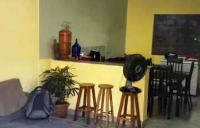 Imagem: A casa possui 2 Dormitórios, 1 Banheiro, 1 Vaga na garagem