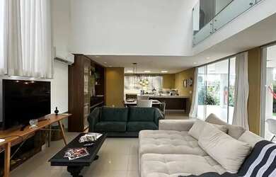 Imagem: A casa em condomínio possui 4 Dormitórios, 4 Banheiros, 3