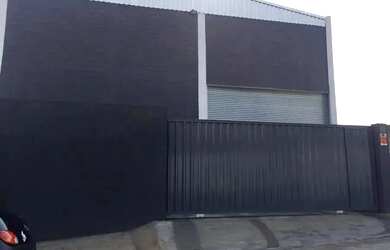 Imagem: O depósito possui 3 Vagas na garagem, 620m² de Área e Imóvel