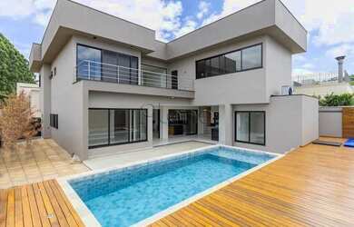 Imagem: A casa em condomínio possui 5 Dormitórios, 5 Banheiros, 4