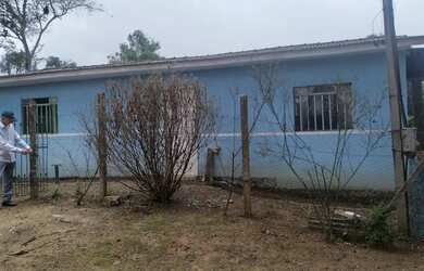 Imagem: A casa possui 2 Dormitórios, 1 Banheiro, 4 Vagas na garagem