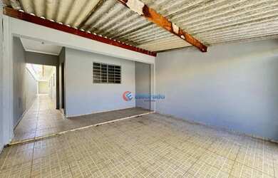 Imagem: A casa possui 2 Dormitórios, 1 Banheiro, 1 Vaga na garagem