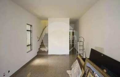 Imagem: A casa possui 3 Dormitórios, 3 Banheiros, 5 Vagas na garagem