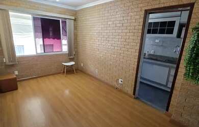 Imagem: O apartamento possui 2 Dormitórios, 1 Banheiro, 1 Vaga na garagem