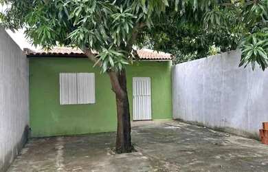 Imagem: A casa possui 2 Dormitórios, 1 Banheiro, 1 Vaga na garagem