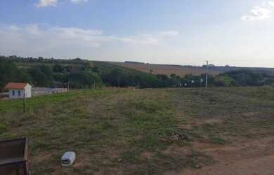 Imagem: A chácara possui 3.700m² de Área e está localizado em Centro