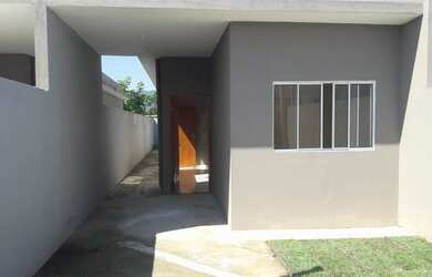 Imagem: A casa possui 2 Dormitórios, 1 Banheiro, 1 Vaga na garagem