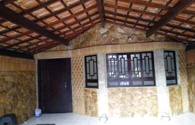 Imagem: A casa possui 2 Dormitórios, 2 Banheiros, 2 Vagas na garagem