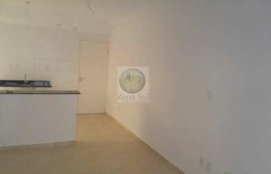 Imagem: O apartamento possui 3 Dormitórios, 1 Banheiro, 1 Vaga na garagem