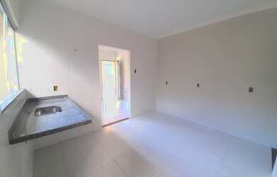 Imagem: A casa possui 3 Dormitórios, 2 Banheiros, 3 Vagas na garagem