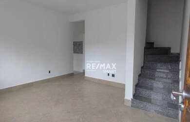 Imagem: A casa possui 2 Dormitórios, 2 Banheiros, 2 Vagas na garagem