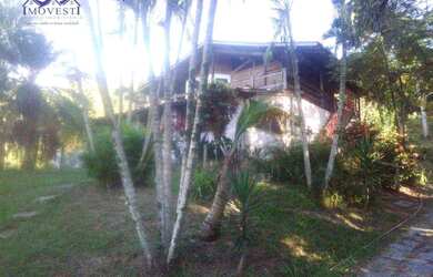 Imagem: A casa possui 4 Dormitórios, 3 Banheiros, 92m² de Área e