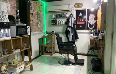 Imagem: O depósito possui 5 Vagas na garagem, 30m² de Área e está