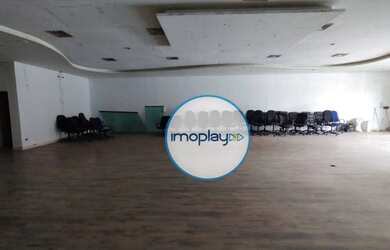 Imagem 3: Ponto comercial com 525m² vão livre, cozinha, 02 banheiros e 05 vagas...