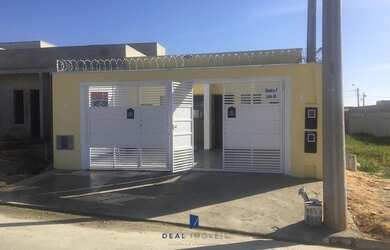 Imagem: A casa possui 2 Dormitórios, 1 Banheiro, 1 Vaga na garagem