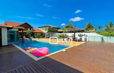 Imagem: A casa em condomínio possui 4 Dormitórios, 5 Banheiros, 5