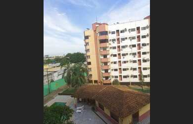 Imagem: O apartamento possui 3 Dormitórios, 1 Banheiro, 2 Vagas na