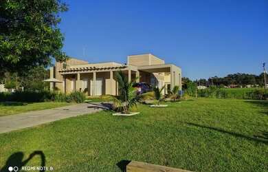 Imagem: A casa em condomínio possui 4 Dormitórios, 4 Banheiros, 5