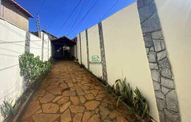 Imagem: A casa possui 2 Dormitórios, 1 Banheiro e 110m² de Área e