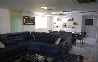 Imagem: A casa em condomínio possui 5 Dormitórios, 2 Banheiros, 5