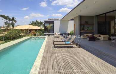 Imagem: A casa em condomínio à venda possui 5 Dormitórios, 5 Banheiros