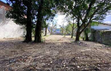 Imagem: A casa possui 4 Dormitórios, 2 Banheiros, 4 Vagas na garagem