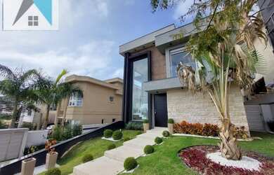 Imagem: A casa em condomínio possui 4 Dormitórios, 5 Banheiros, 5