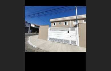 Imagem: A casa possui 2 Dormitórios, 1 Banheiro, 1 Vaga na garagem