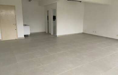 Imagem: O depósito possui 1 Vaga na garagem e 60m² de Área e está