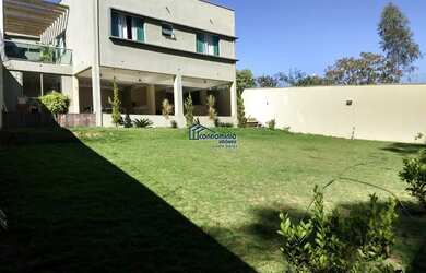 Imagem: A casa possui 3 Dormitórios, 3 Banheiros, 3 Vagas na garagem