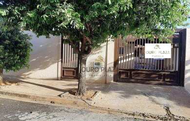 Imagem: A casa possui 2 Dormitórios, 3 Banheiros, 2 Vagas na garagem