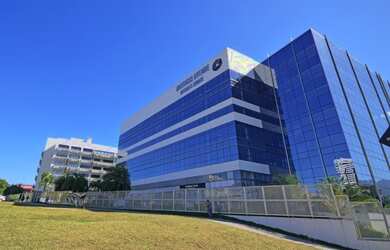 Imagem: O depósito possui 5 Vagas na garagem, 537m² de Área e está