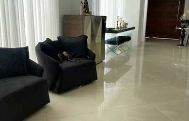 Imagem: A casa em condomínio possui 4 Dormitórios, 5 Banheiros, 3